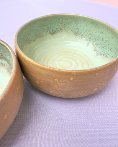 miska ceramiczna wykonana ręcznie, malowana ręcznie, w kolorze pistacjowym, zielonym