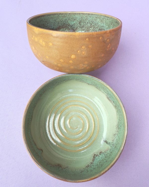 miska ceramiczna wykonana ręcznie, malowana ręcznie, w kolorze pistacjowym, zielonym