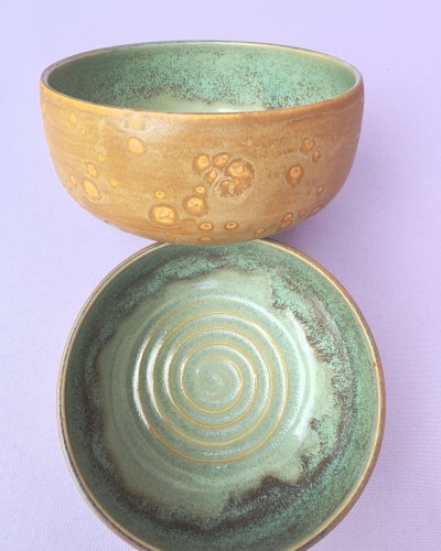 miska ceramiczna wykonana ręcznie, malowana ręcznie, w kolorze pistacjowym, zielonym