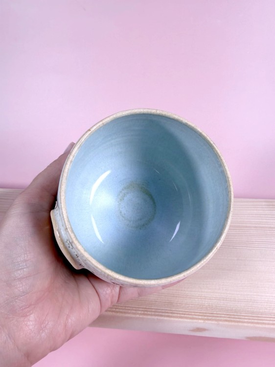 ręcznie robiona czarka, czarka ceramiczna z księżycem, czarka ręcznie malowana, czarka kakao ceremonialne, czarka do matchy, czarka handmade, ceramika artystyczna, czarka w kropki