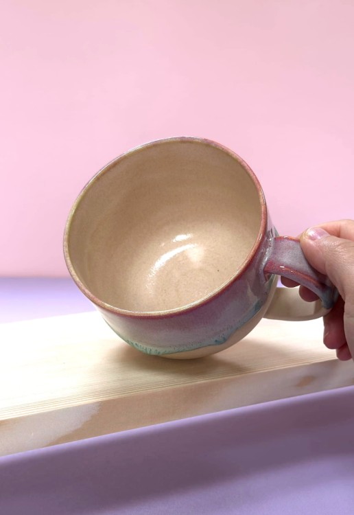 kubek ceramiczny, z efektem spływającego szkliwa, malowany ręcznie, wykonany ręcznie, toczony na kole